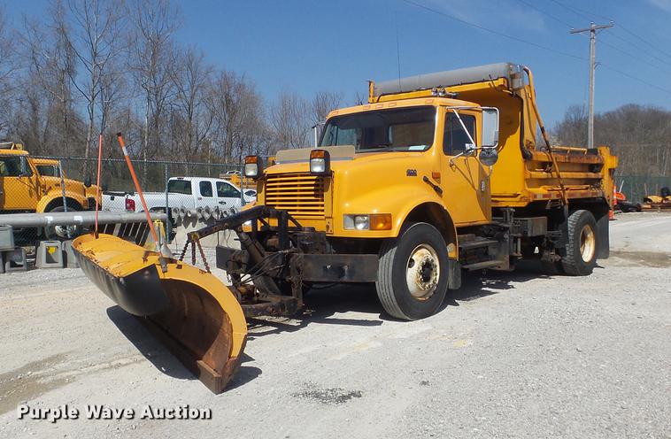 image for item DC7350 2001 International 4900 dump truck