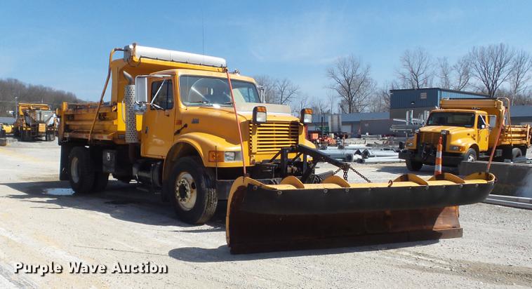 image for item DC7350 2001 International 4900 dump truck