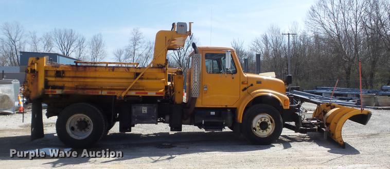 image for item DC7350 2001 International 4900 dump truck