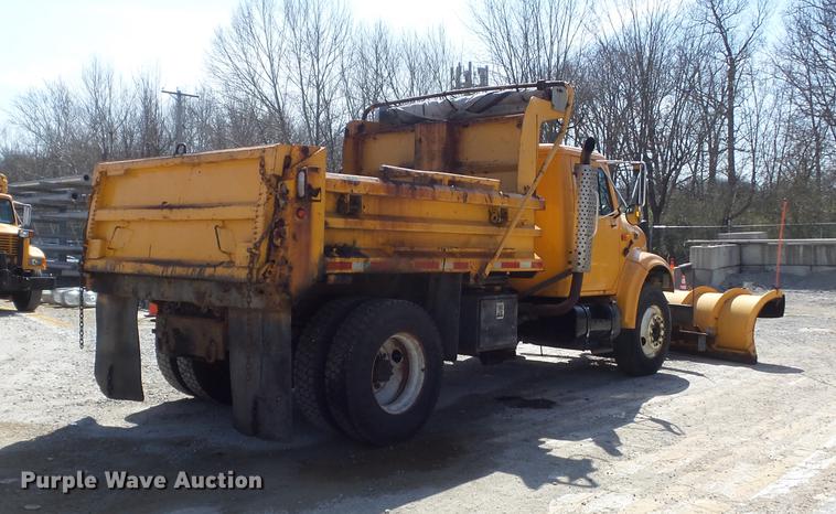image for item DC7350 2001 International 4900 dump truck