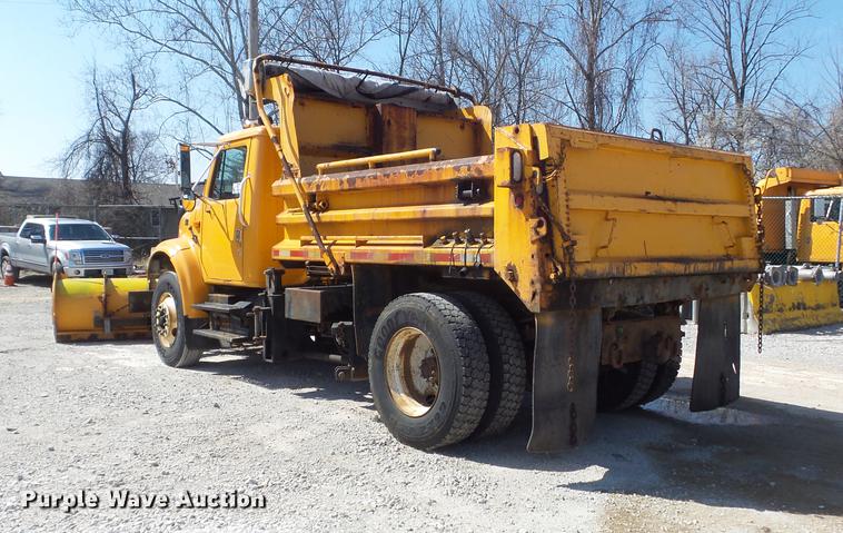 image for item DC7350 2001 International 4900 dump truck