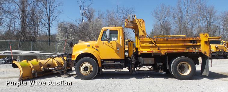 image for item DC7350 2001 International 4900 dump truck