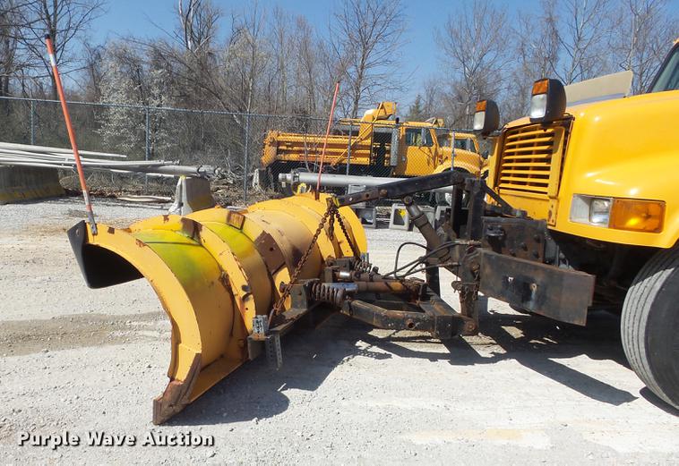 image for item DC7350 2001 International 4900 dump truck