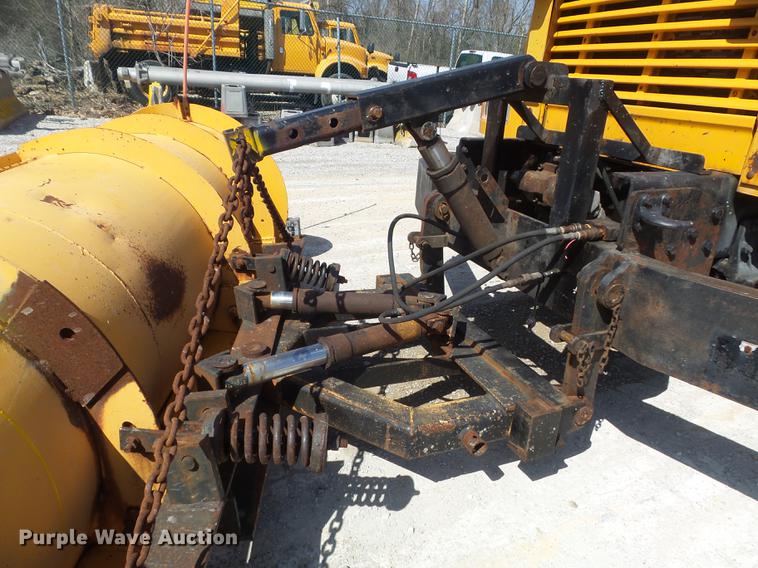 image for item DC7350 2001 International 4900 dump truck