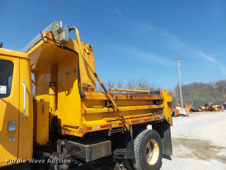 image for item DC7350 2001 International 4900 dump truck