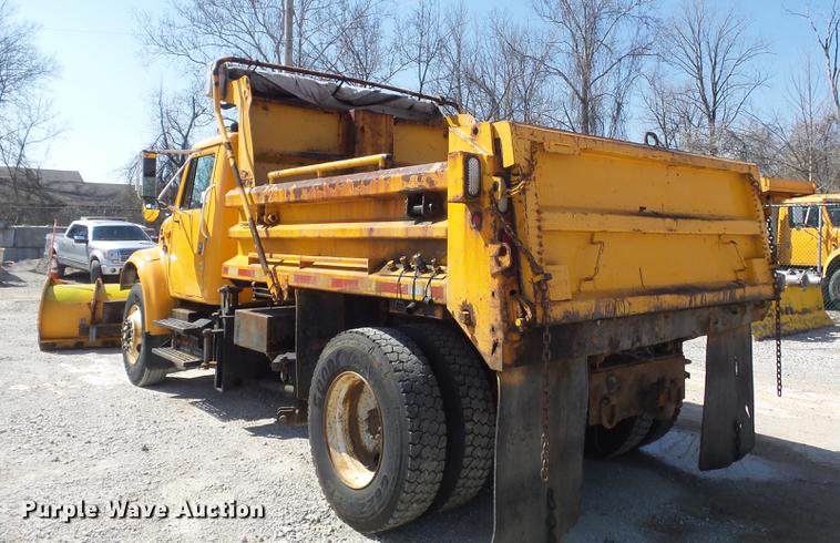 image for item DC7350 2001 International 4900 dump truck