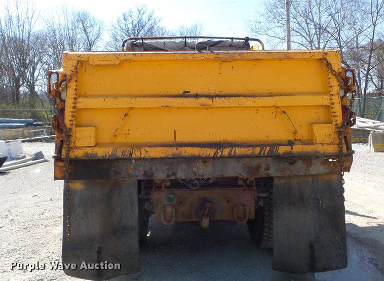 image for item DC7350 2001 International 4900 dump truck