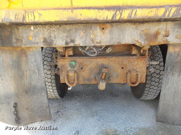 image for item DC7350 2001 International 4900 dump truck