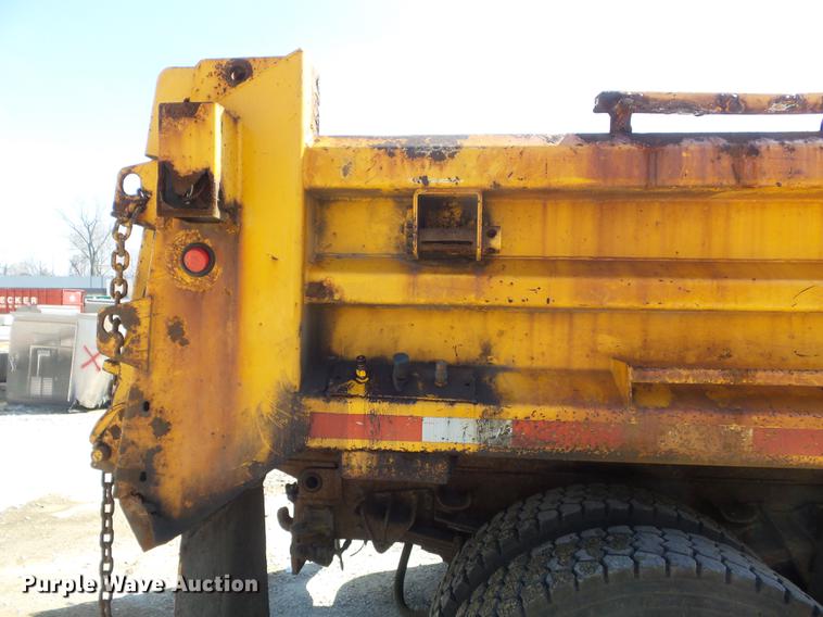 image for item DC7350 2001 International 4900 dump truck