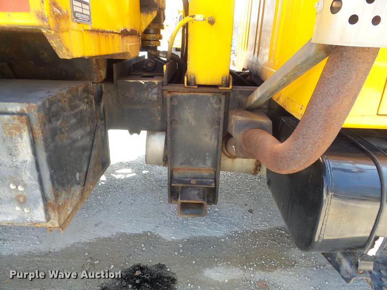 image for item DC7350 2001 International 4900 dump truck