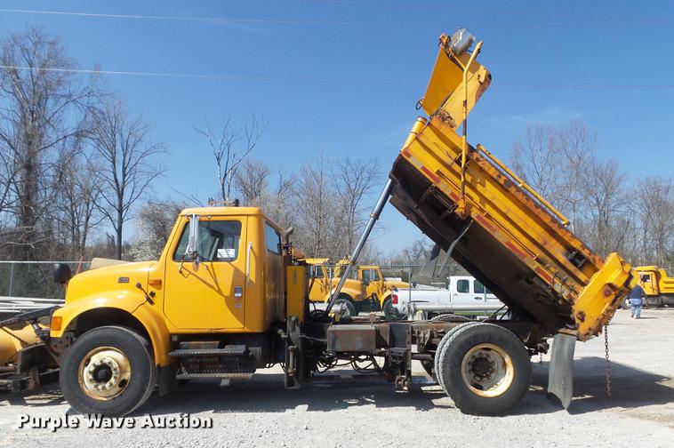image for item DC7350 2001 International 4900 dump truck