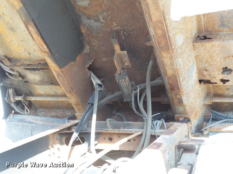 image for item DC7350 2001 International 4900 dump truck