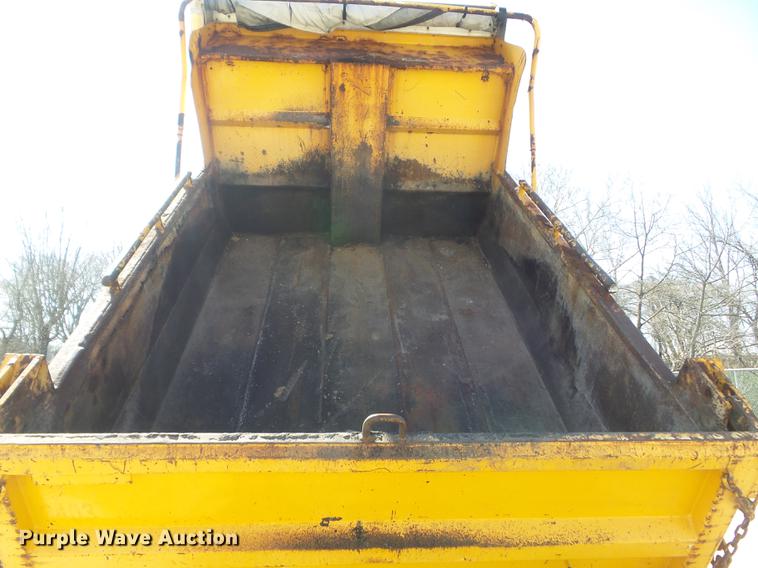 image for item DC7350 2001 International 4900 dump truck
