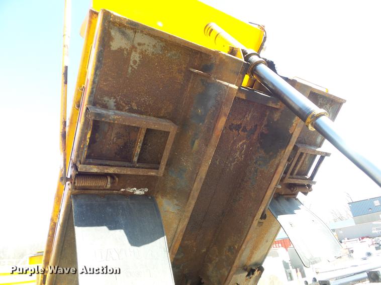 image for item DC7350 2001 International 4900 dump truck
