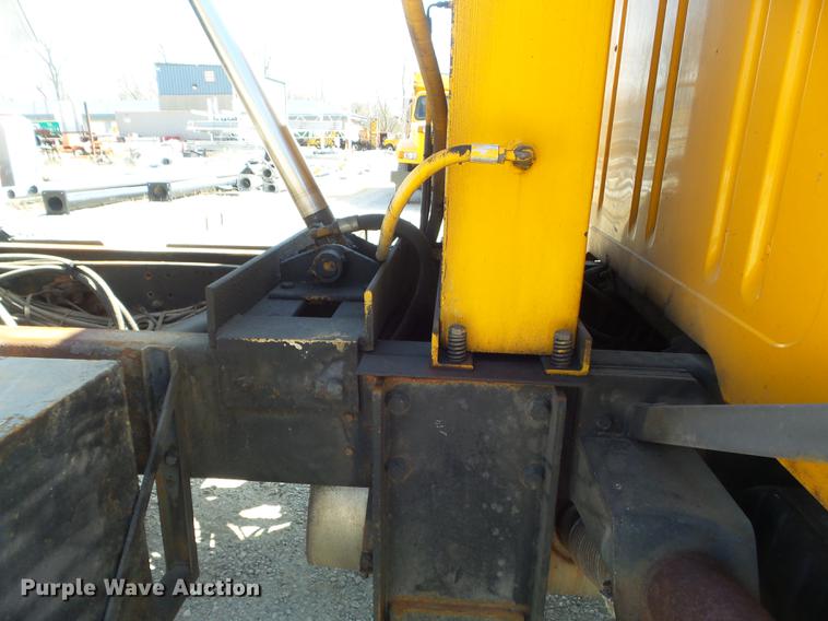 image for item DC7350 2001 International 4900 dump truck