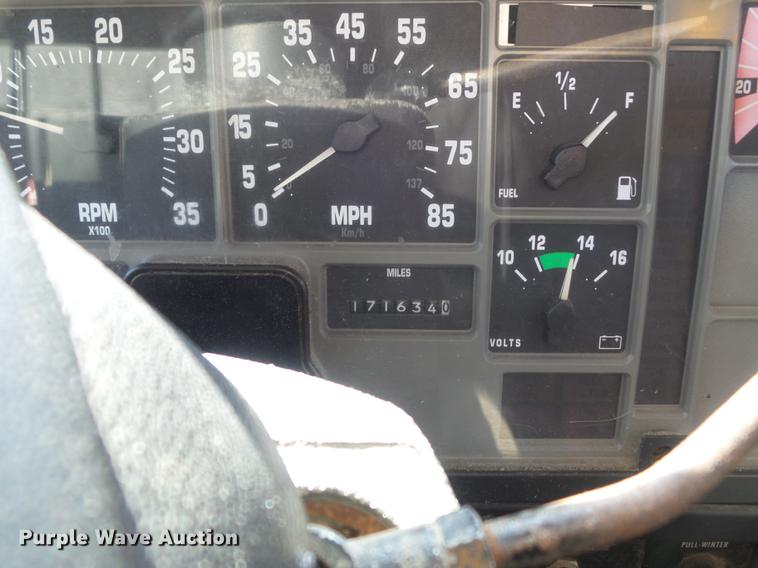 image for item DC7350 2001 International 4900 dump truck