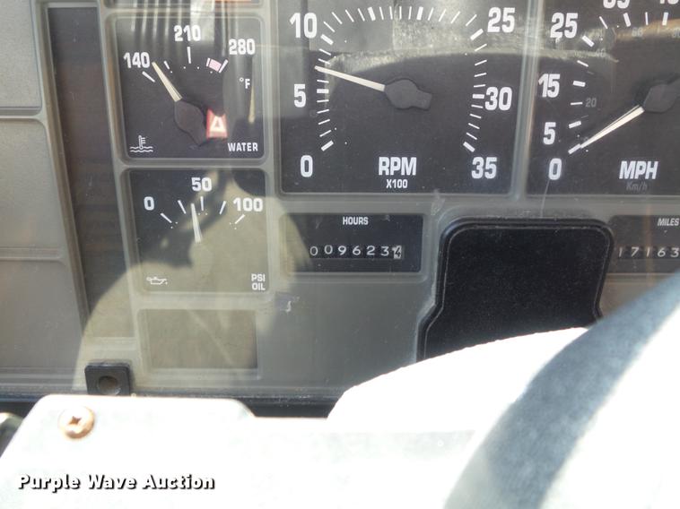 image for item DC7350 2001 International 4900 dump truck