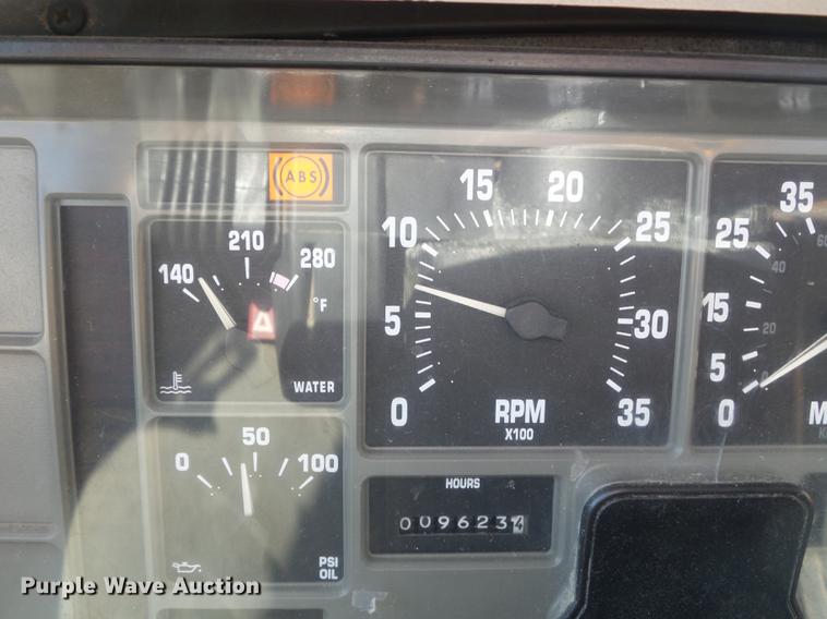 image for item DC7350 2001 International 4900 dump truck