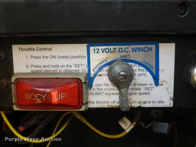 image for item DC7350 2001 International 4900 dump truck