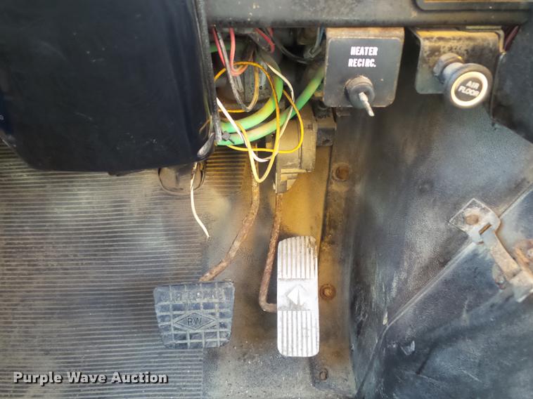 image for item DC7350 2001 International 4900 dump truck