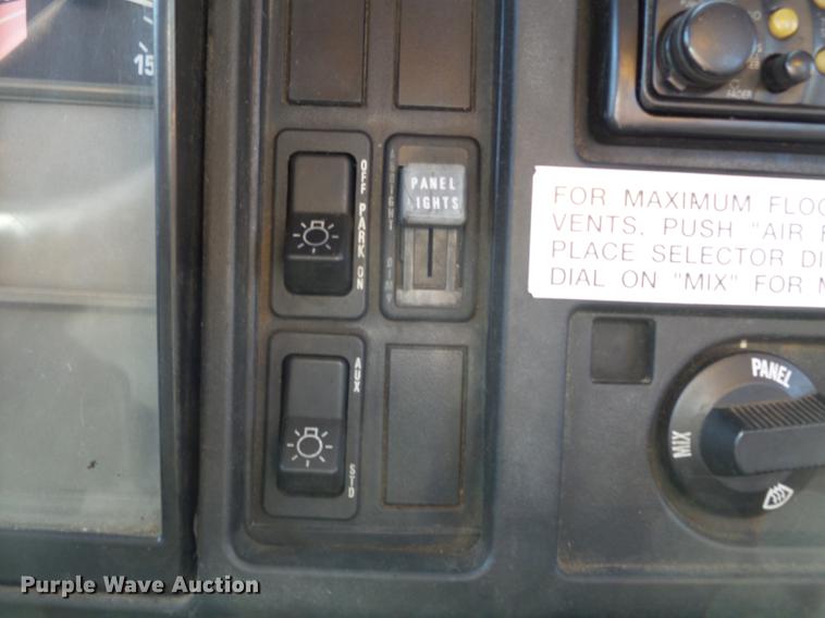 image for item DC7350 2001 International 4900 dump truck