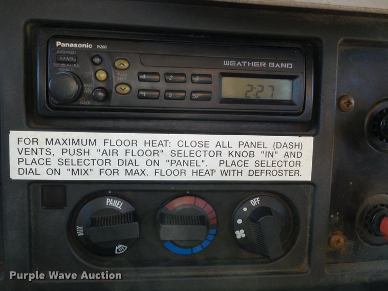 image for item DC7350 2001 International 4900 dump truck