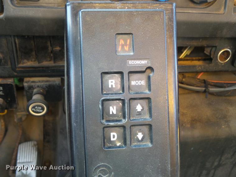 image for item DC7350 2001 International 4900 dump truck