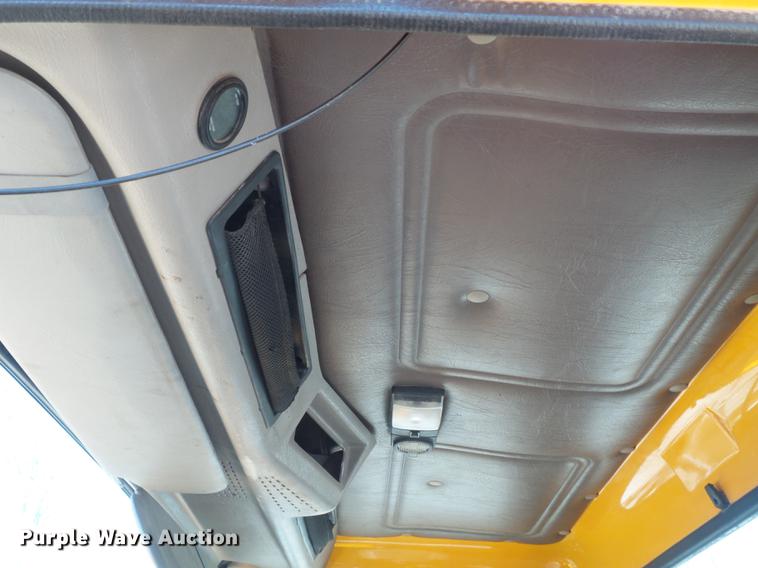 image for item DC7350 2001 International 4900 dump truck