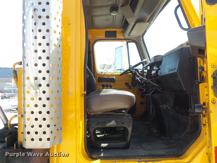 image for item DC7350 2001 International 4900 dump truck