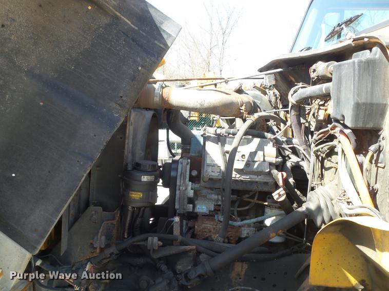image for item DC7350 2001 International 4900 dump truck