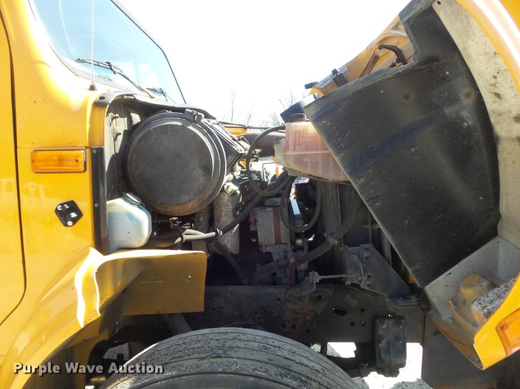 image for item DC7350 2001 International 4900 dump truck