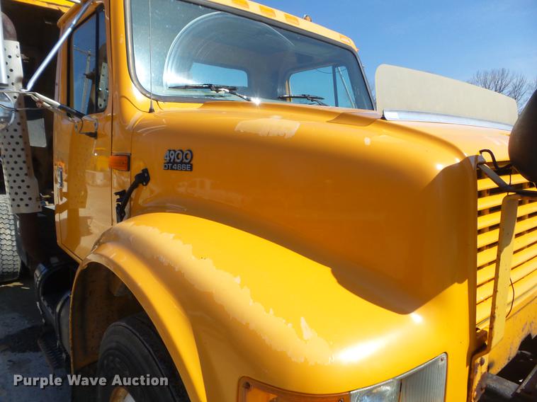 image for item DC7350 2001 International 4900 dump truck