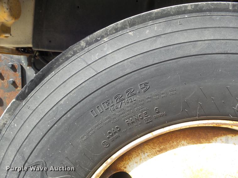 image for item DC7350 2001 International 4900 dump truck