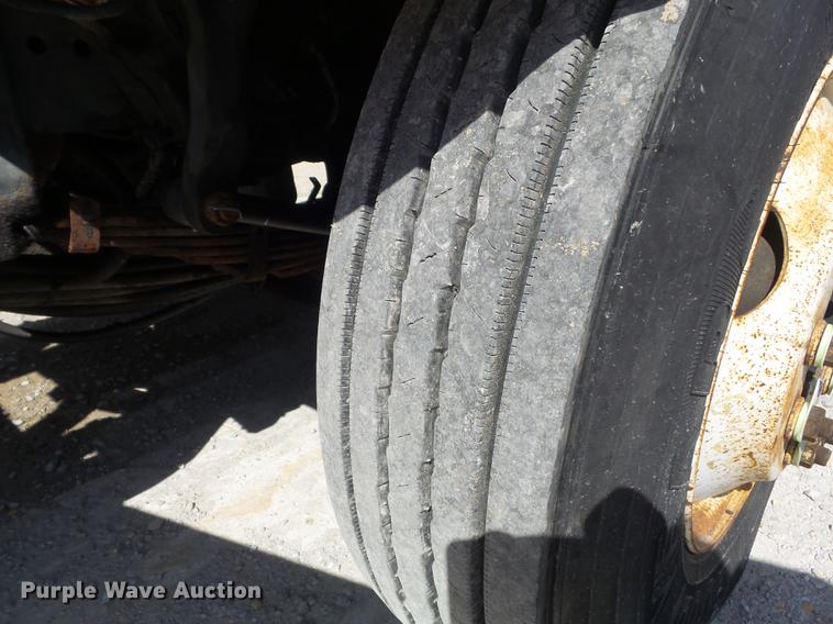 image for item DC7350 2001 International 4900 dump truck