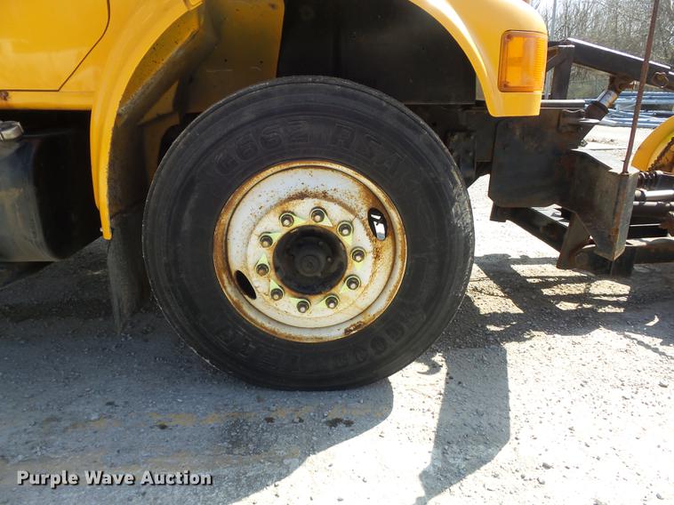 image for item DC7350 2001 International 4900 dump truck