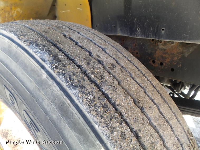 image for item DC7350 2001 International 4900 dump truck