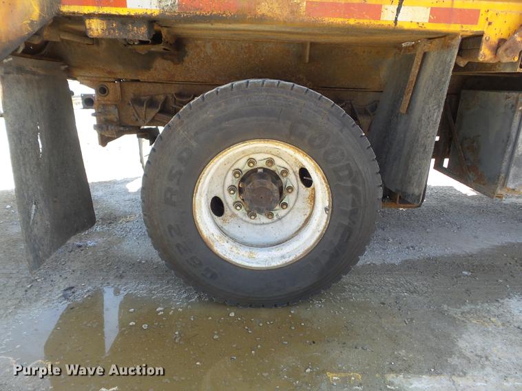 image for item DC7350 2001 International 4900 dump truck