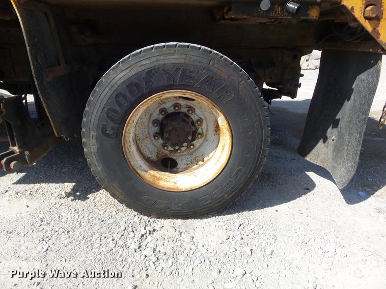 image for item DC7350 2001 International 4900 dump truck