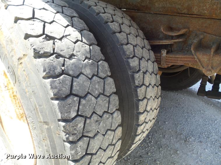 image for item DC7350 2001 International 4900 dump truck