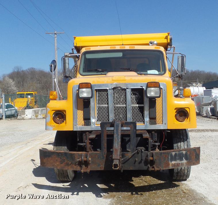 image for item DC7351 2002 International F2554 dump truck