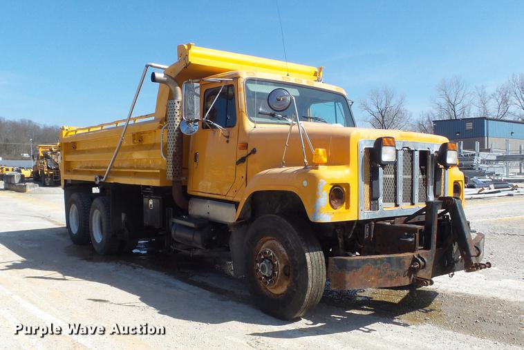 image for item DC7351 2002 International F2554 dump truck