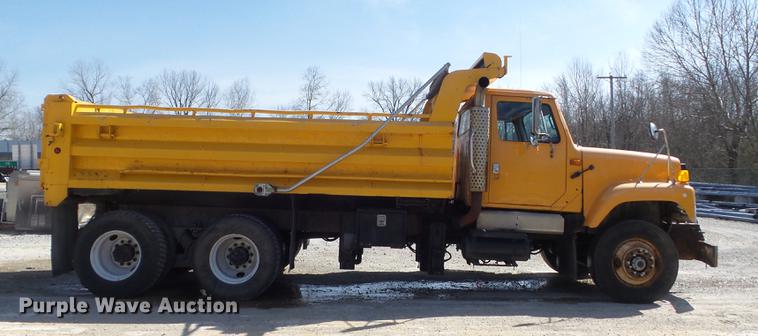 image for item DC7351 2002 International F2554 dump truck