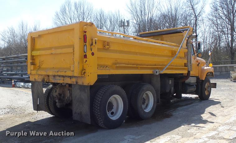 image for item DC7351 2002 International F2554 dump truck