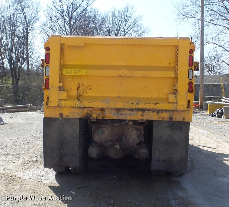 image for item DC7351 2002 International F2554 dump truck