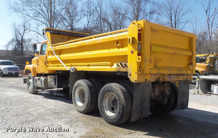 image for item DC7351 2002 International F2554 dump truck