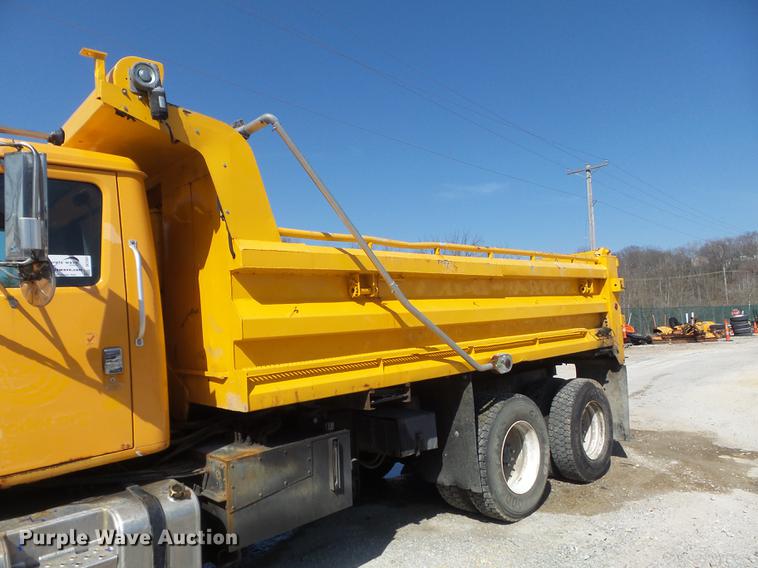 image for item DC7351 2002 International F2554 dump truck