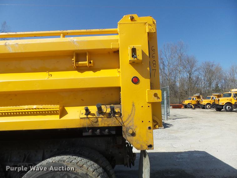 image for item DC7351 2002 International F2554 dump truck