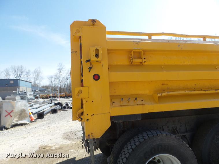 image for item DC7351 2002 International F2554 dump truck