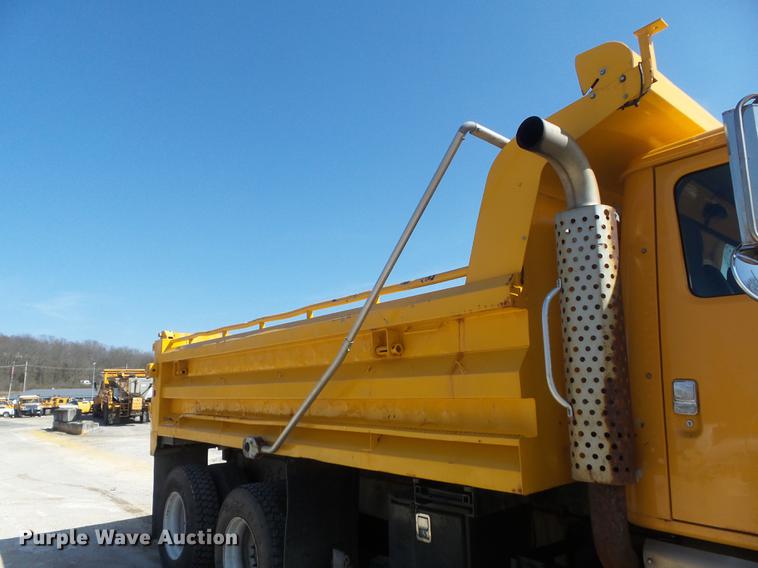 image for item DC7351 2002 International F2554 dump truck