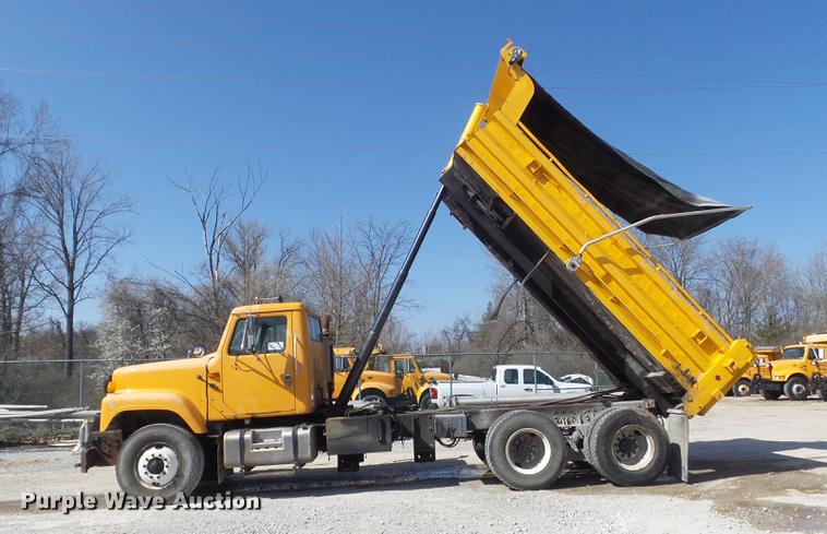 image for item DC7351 2002 International F2554 dump truck